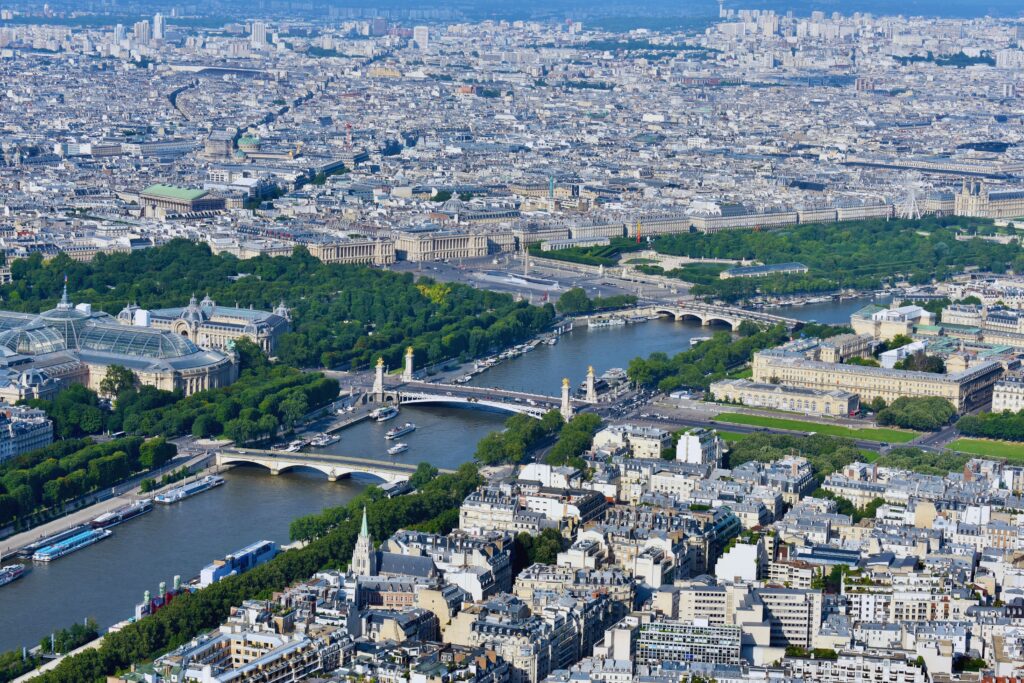 Rio Sena em Paris, França