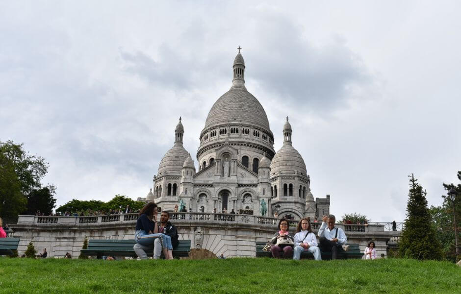 Um Passeio pela Sacré Coeur: Explorando a Basílica do Montmartre